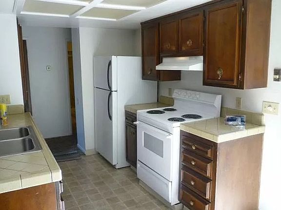 4th image of 930 W East Ave APT 3