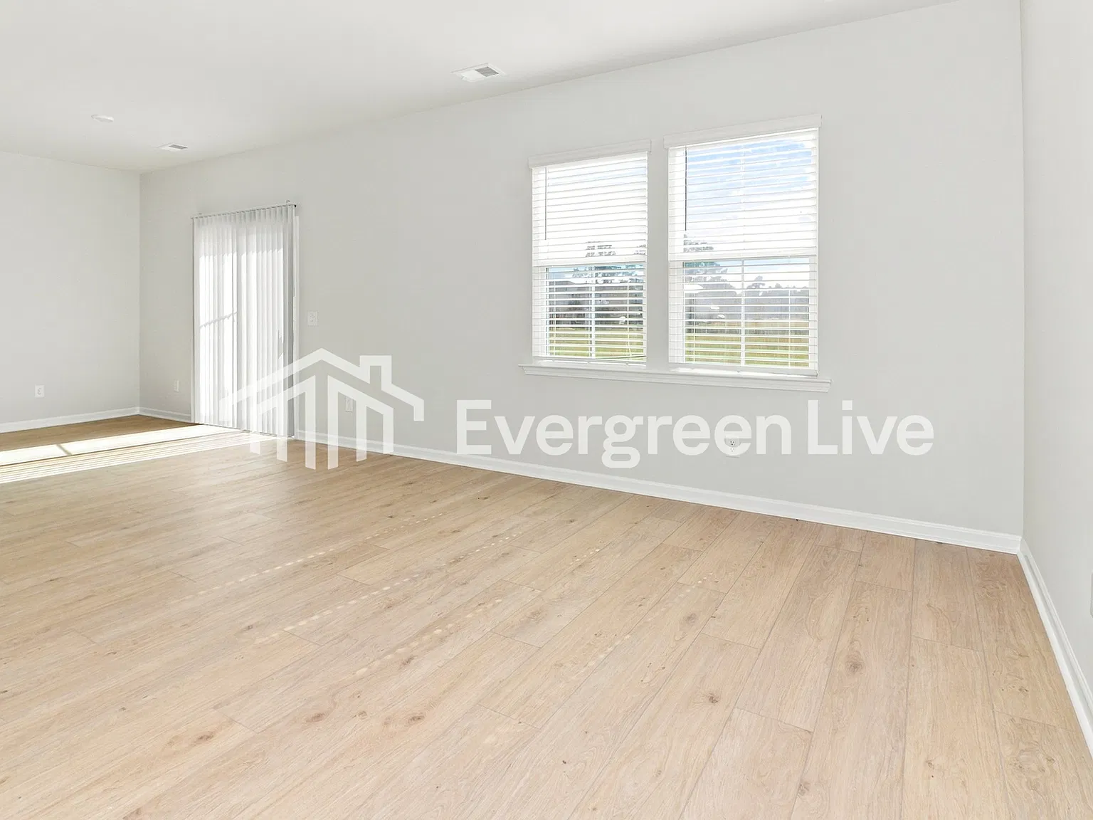 3 bed, 2.5 bath, 1600 sqft, $1,515 — Photo 3