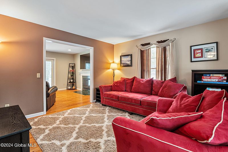 4th image of 50 Avon Court