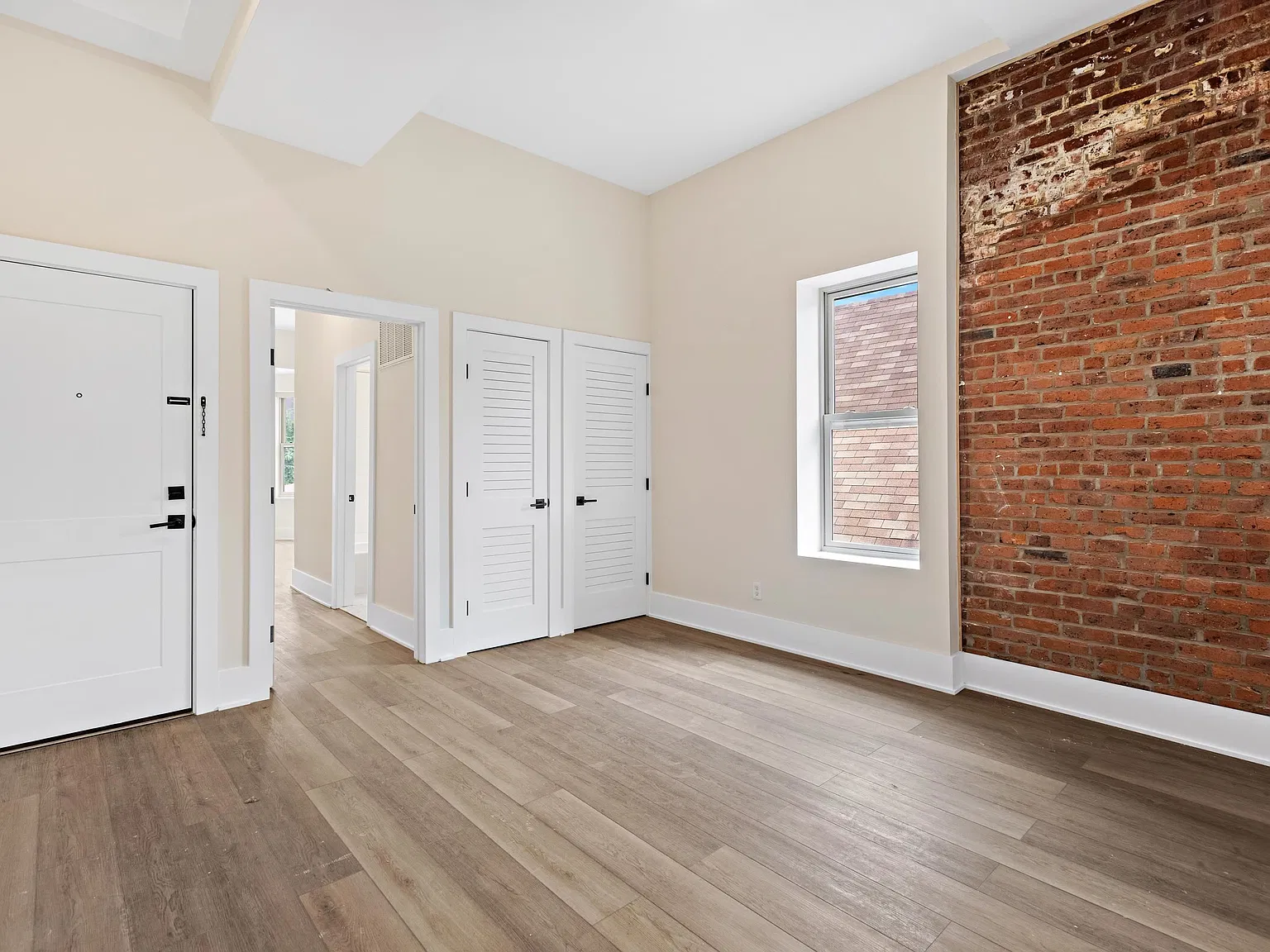 3 bed, 2.0 bath, 900 sqft, $2,950 — Photo 3