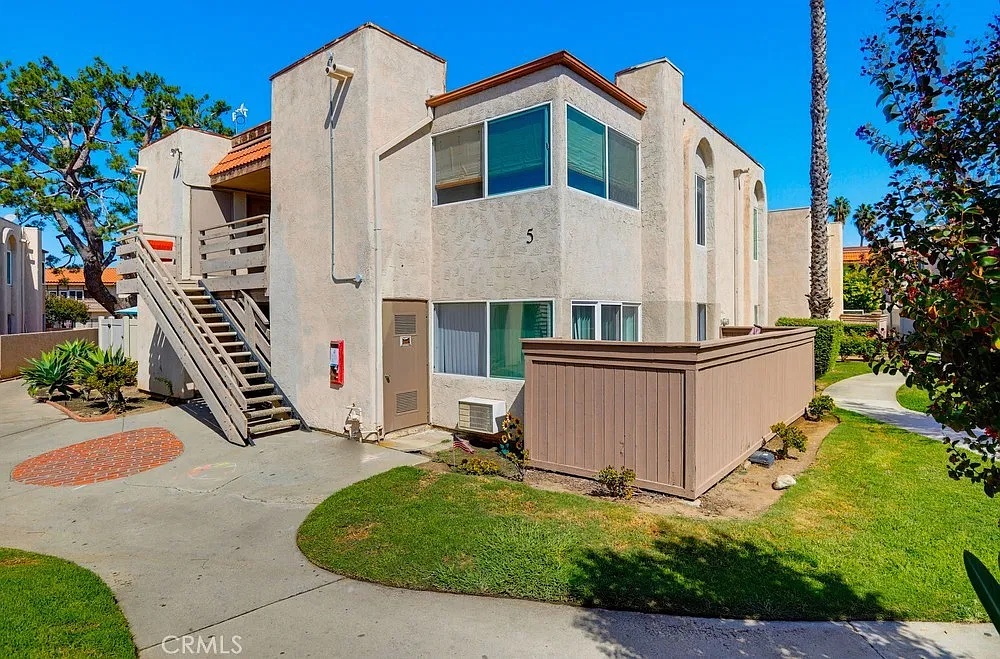 3 bed, 1052 sqft, $3,495 — Photo 4