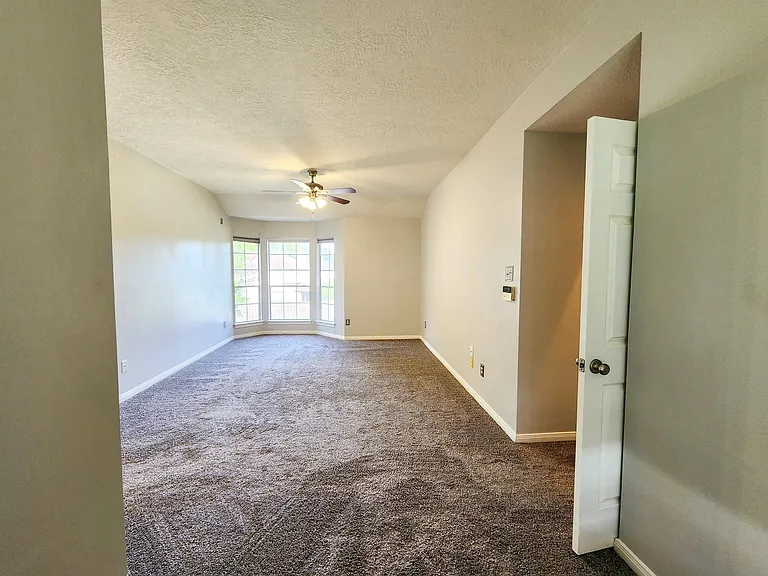 2412 N Mission Cir — Photo 22