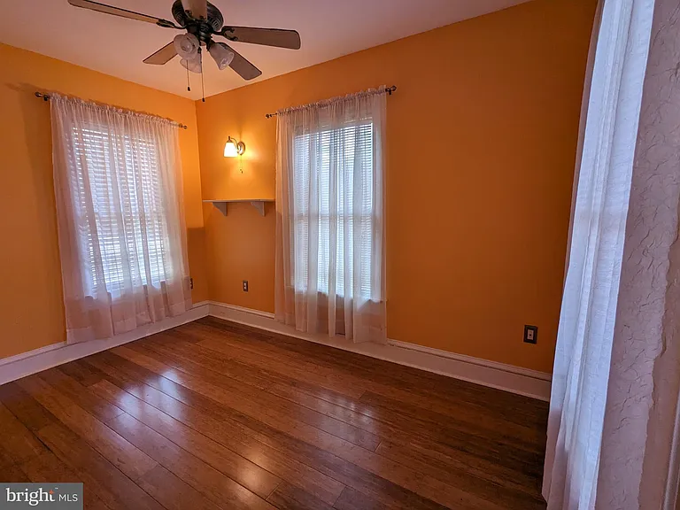 306 N Locust St — Photo 22