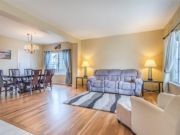 4th image of 193 Hampstead Ave