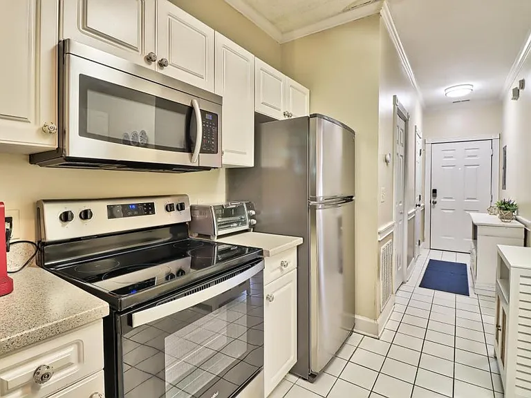 698 Riverwalk Dr — Photo 4