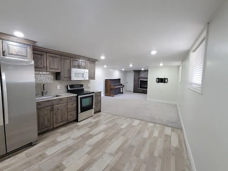 1065 N Canyon St #B — Photo 1
