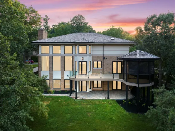 9427 Falling Waters Dr W, Burr Ridge, IL 60527