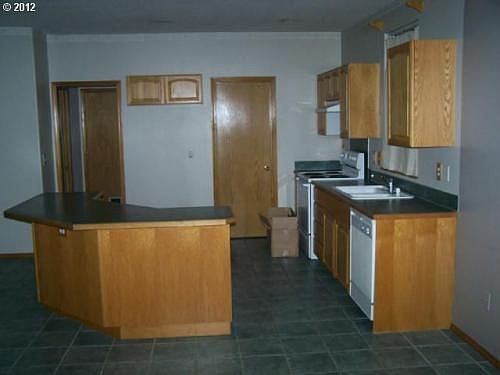 3rd image of 1716 SE 185th Pl