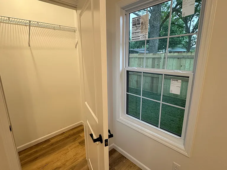 1104 Main St — Photo 11