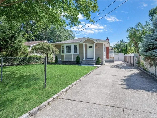 66 Cedarhurst Avenue, Selden, NY 11784