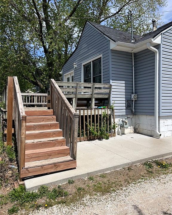 2nd image of 4235 NE 10th St