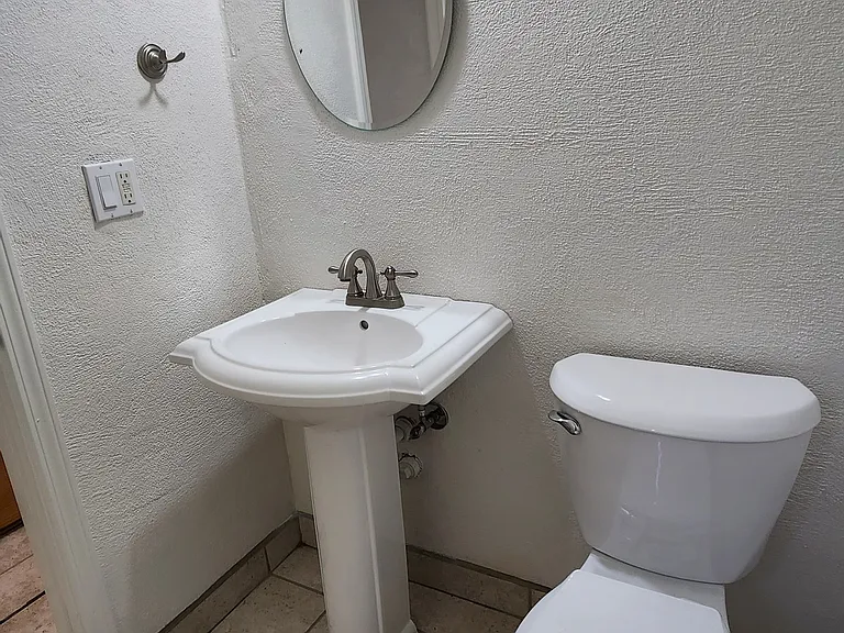 520 Lolita St — Photo 9