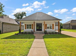 1375 Creekside Ln, Hernando, MS 38632