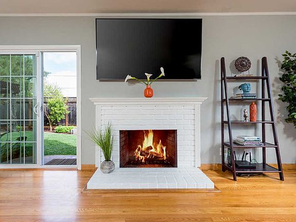 3rd image of 959 Bucknam Ave