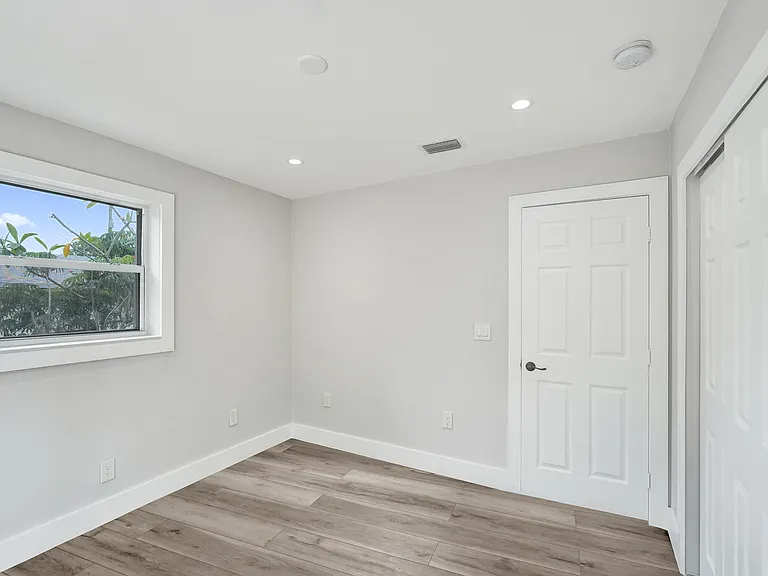 5601 SW 36th Ct — Photo 22