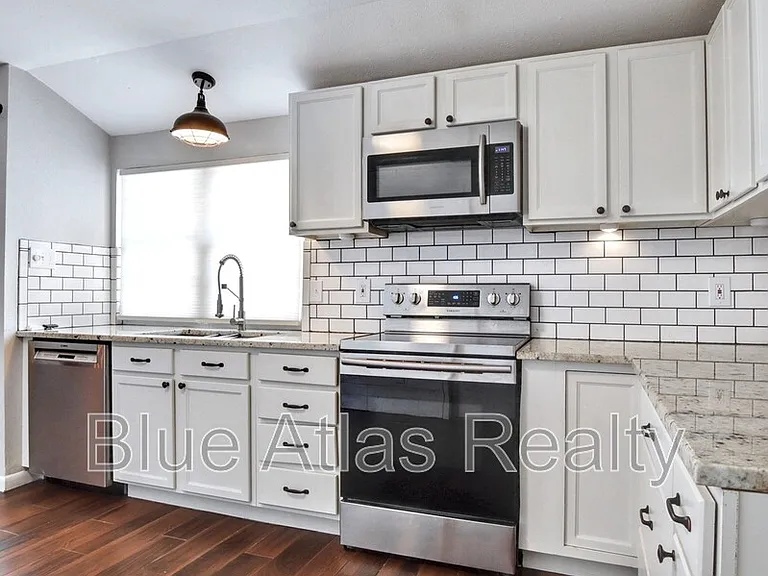 1313 Monaco Dr — Photo 5