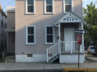 32 W Main St, Lititz, PA 17543