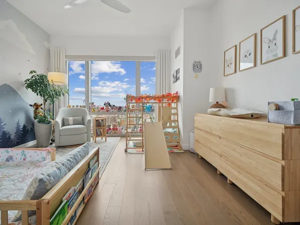 75 Park Lane South image 26 of 45