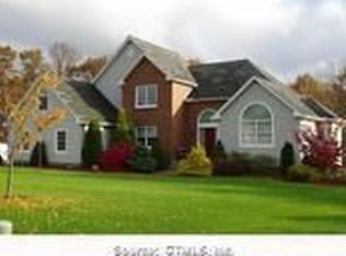 9 Fennwood Dr, Cromwell, CT 06416