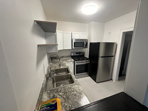 4th image of 215 Montgomery St SE