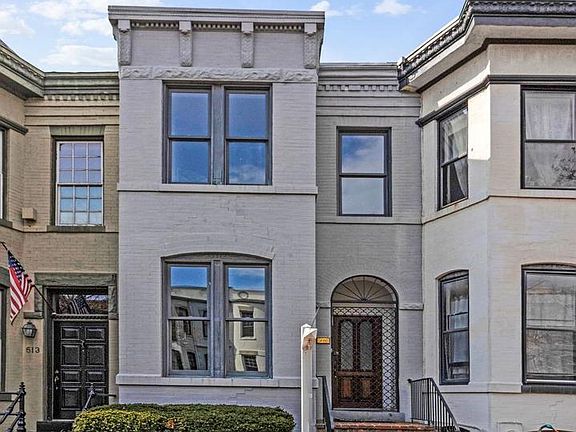 2nd image of 511 2nd St SE