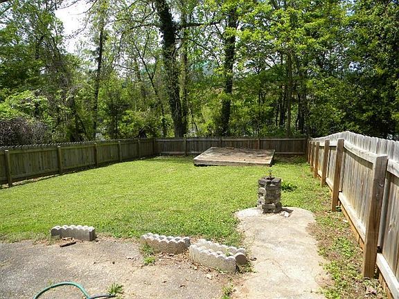 3rd image of 1403 Oakwood Ct