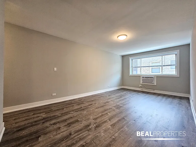 530 W Surf — Photo 104