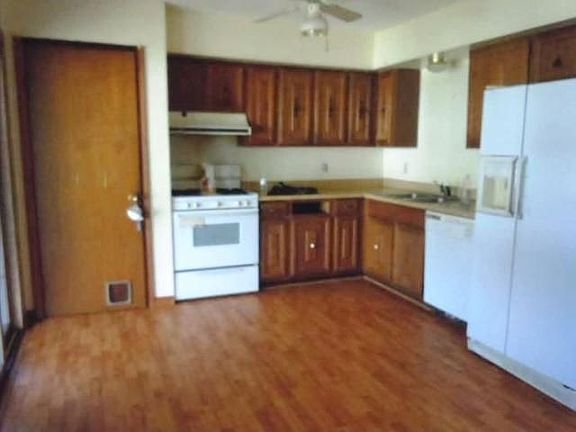 4th image of 1180 Maple Ave