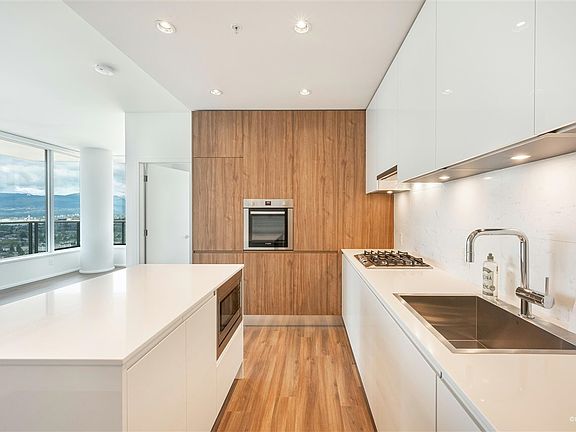 5th image of 4650 Brentwood Blvd #3607
