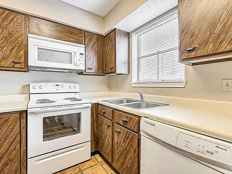 3130 Walnut Bend Ln #402 — Photo 6