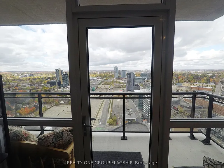 60 Charles St W — Photo 15