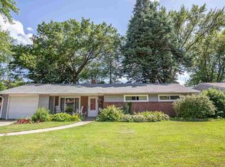 4107 Highcrest Rd, Rockford, IL 61107