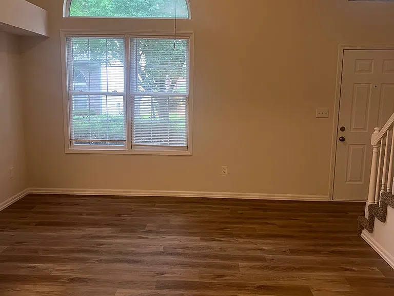 10 N Cedar Lake Dr E — Photo 8