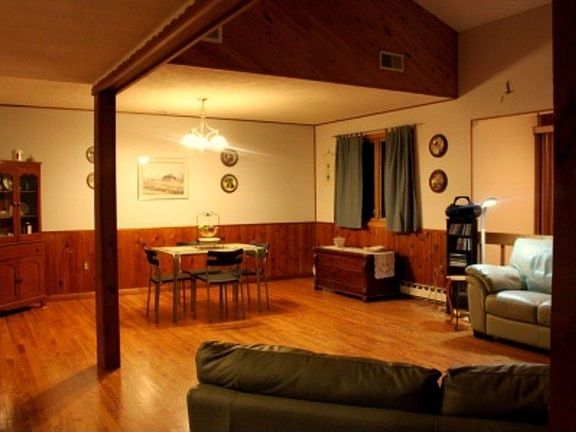 2nd image of 1923 Fawn Ln