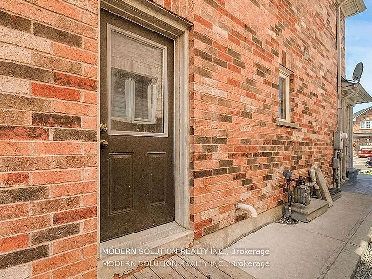 67 Roundstone Dr — Photo 8