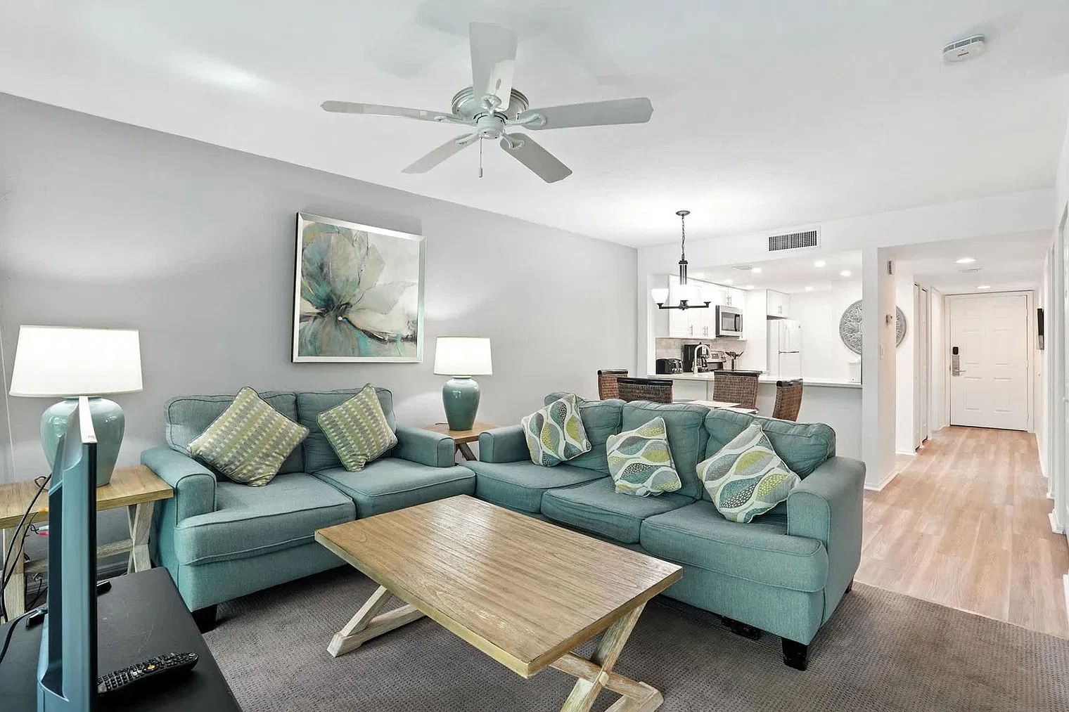 2 bed, 2.0 bath, 861 sqft, $3,825 — Photo 1