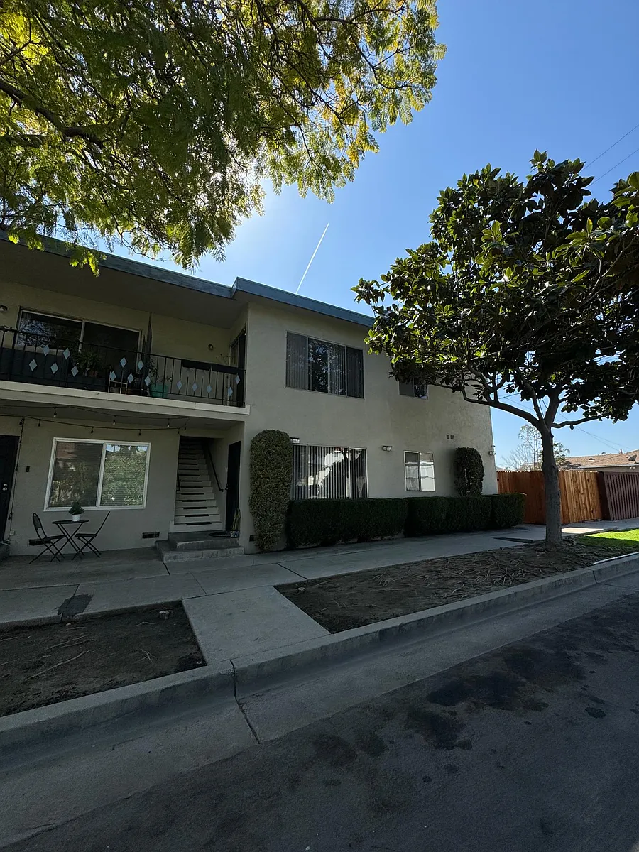 Entrance - Second Floor #4 - 3705 Military Ave #4