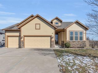 5013 Longview St, Shawnee, KS 66218