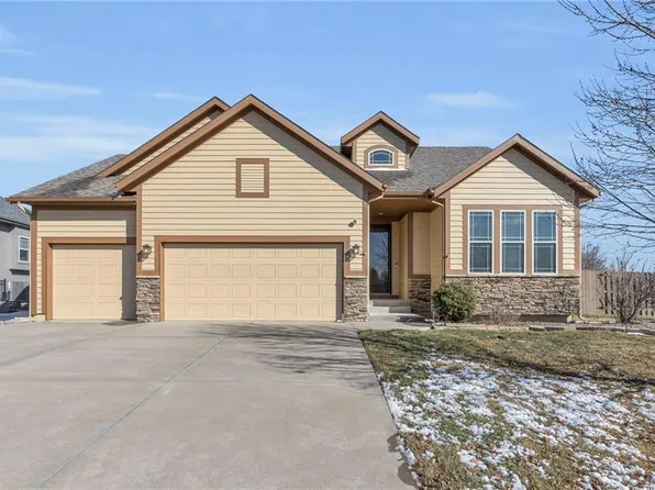 5013 Longview St, Shawnee, KS 66218