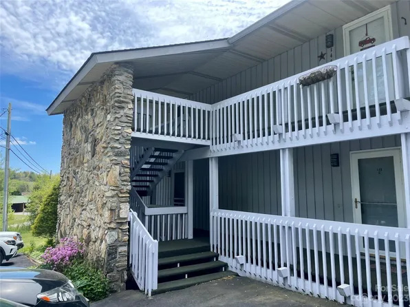 145 Fairway Ln, Spruce Pine, NC 28777