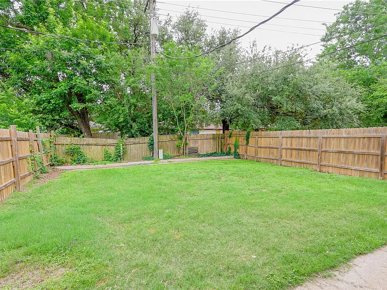 1520 Hawk Tree Dr #D — Photo 15