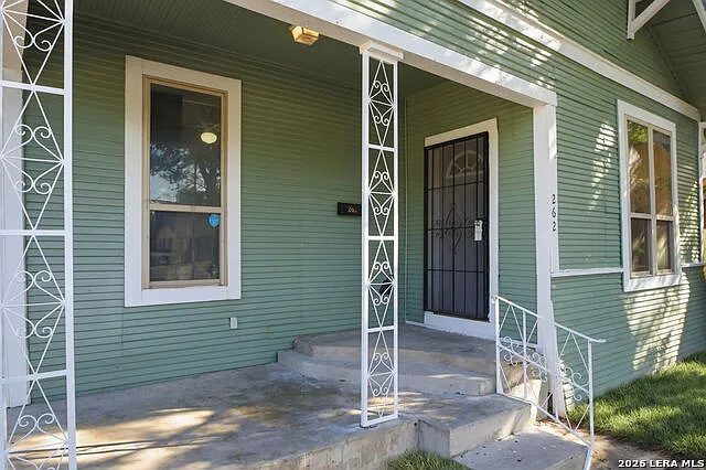 262 E Southcross Blvd — Photo 3
