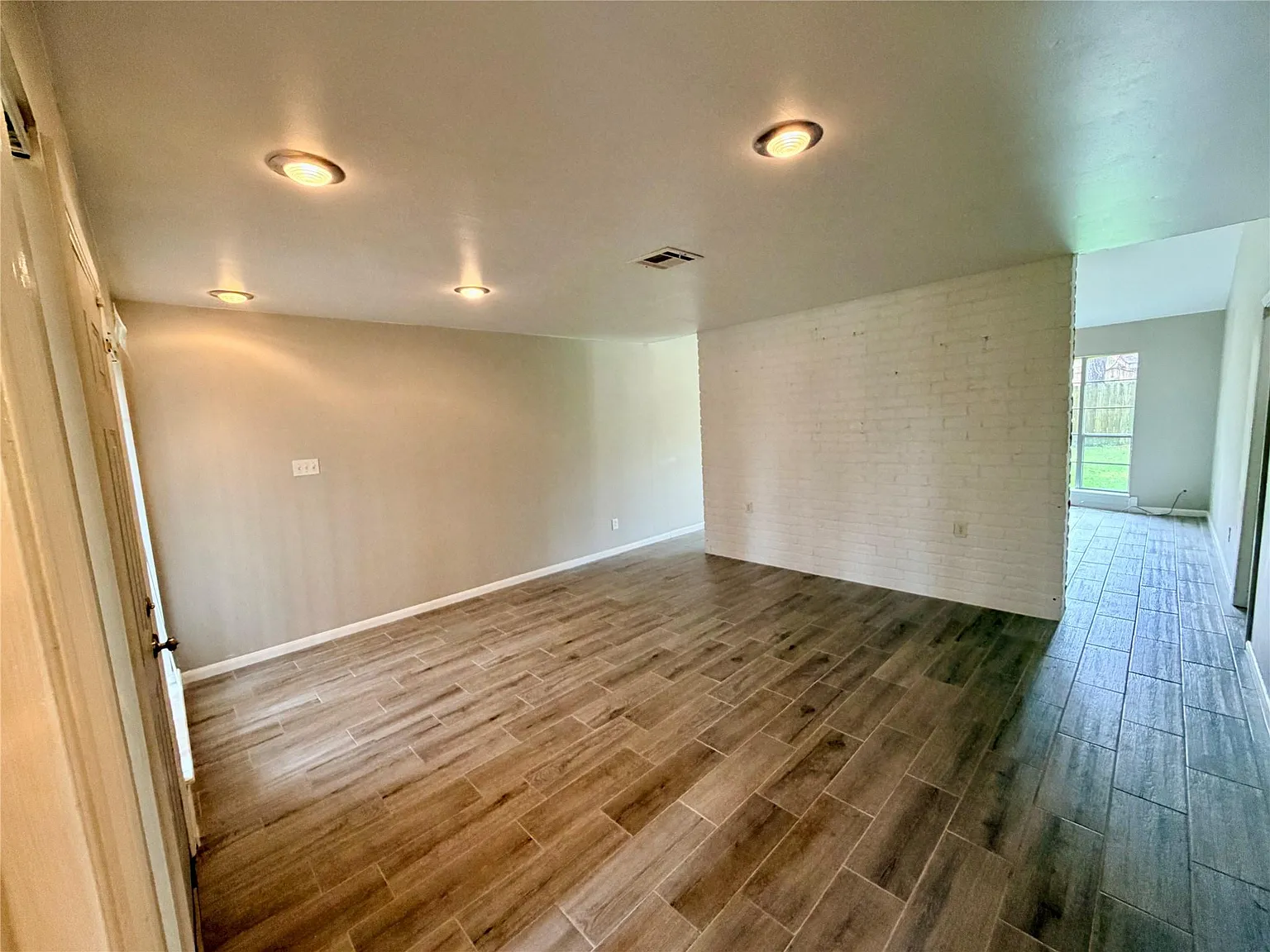 3 bed, 2.0 bath, 1475 sqft, $1,750 — Photo 2