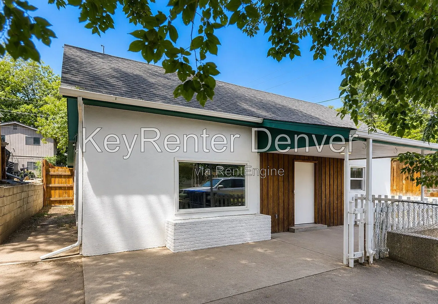 3 bed, 1.0 bath, 1404 sqft, $2,145 — Photo 2