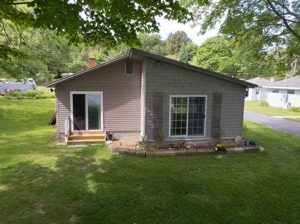 10 Old Town Road, Castleton, VT 05735