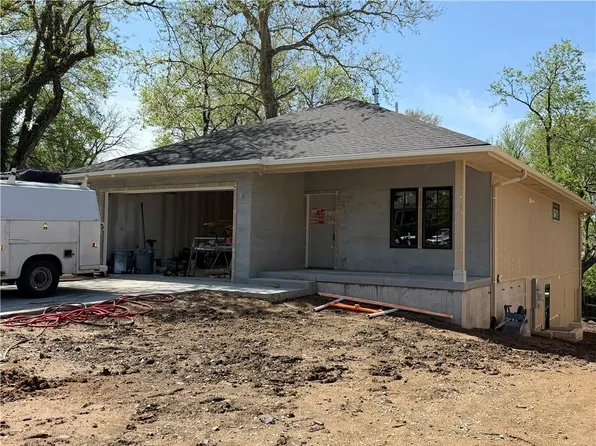 5028 Fontana St, Roeland Park, KS 66205