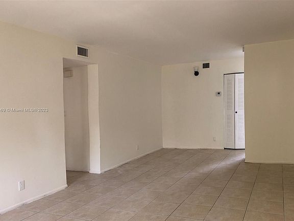 4th image of 702 Gardens Dr APT 105