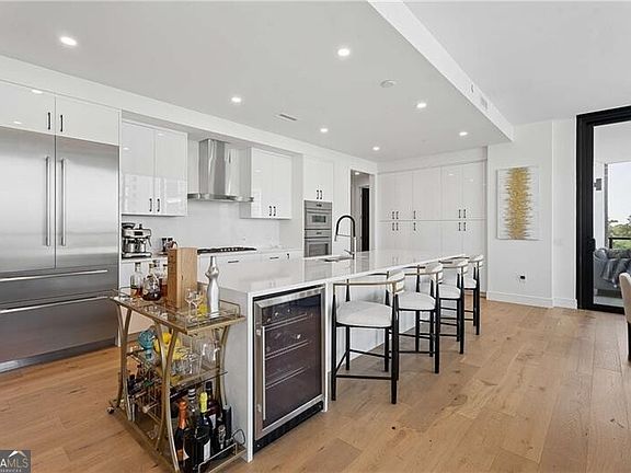 5th image of 2425 Peachtree Rd NE Unit 901