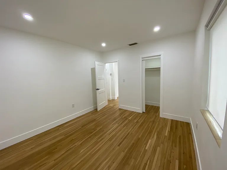 3250 SW 18th Ter — Photo 4