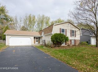 902 Merrimac St, Cary, IL 60013